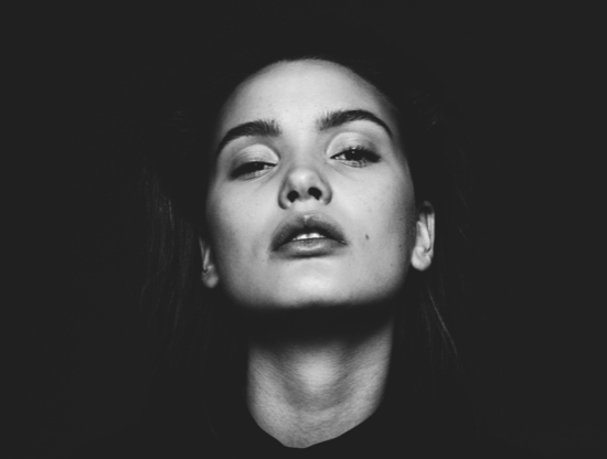 Saint Laurent, una marca que promueve el sexo seguro y el poder femenino
